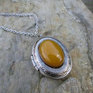 Amber Jade Crystal Photo Locket Necklace Stone Picture Holding Jewelry
